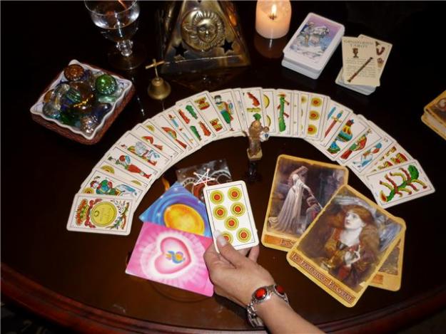 Cómo elegir una baraja del Tarot
